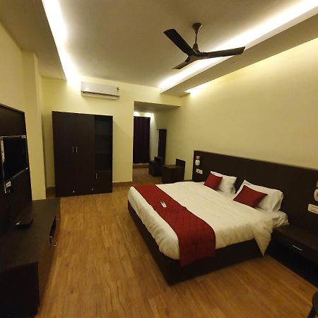 Sri Lakshmi Palace A/C Hotel Suluru Zewnętrze zdjęcie