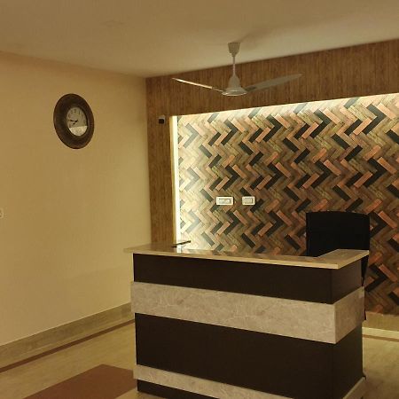 Sri Lakshmi Palace A/C Hotel Suluru Zewnętrze zdjęcie
