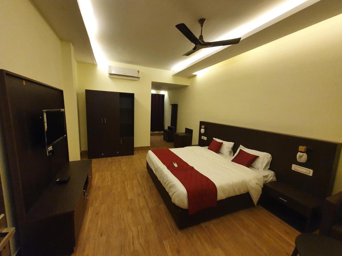 Sri Lakshmi Palace A/C Hotel Suluru Zewnętrze zdjęcie