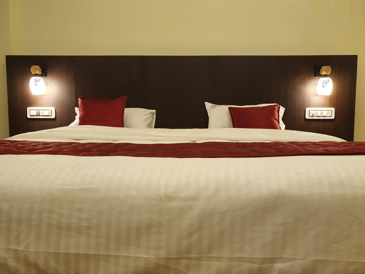 Sri Lakshmi Palace A/C Hotel Suluru Zewnętrze zdjęcie
